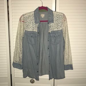 Chambray shirt with white lace